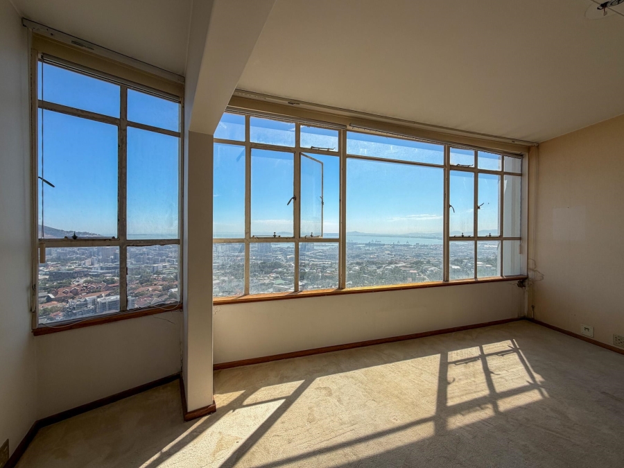 2 Bedroom Property for Sale in Vredehoek Western Cape